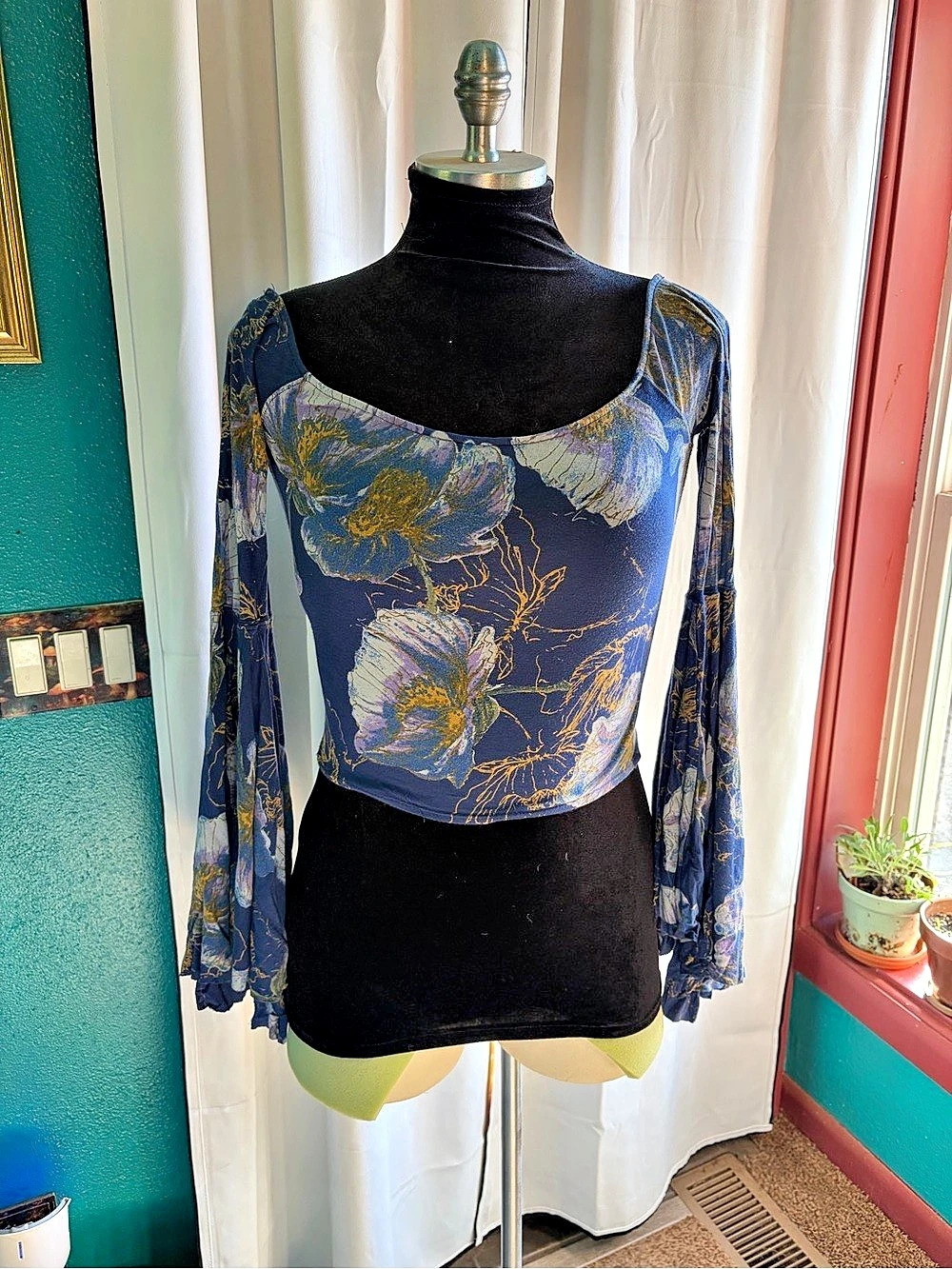 We The Free Floral Long Sleeve Crop Top Blue Medium Like New